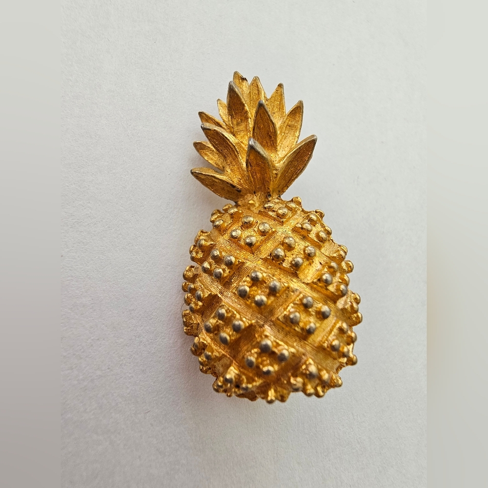 Vintage Gold-Tone Pineapple Brooch Mid-Century Tropical Aesthetic